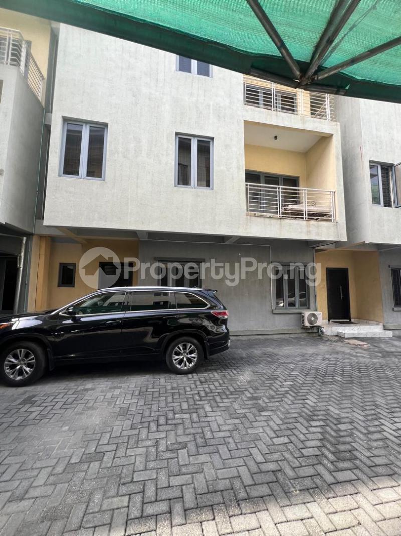 4 bedroom House for rent At Along Kusenla Road Ikate Lekki Lagos