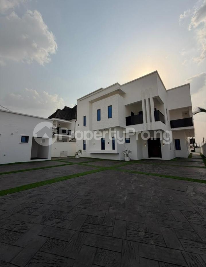 5 bedroom House for sale Olapade Agoro Avenue, Oluyole Estate Ibadan Oyo