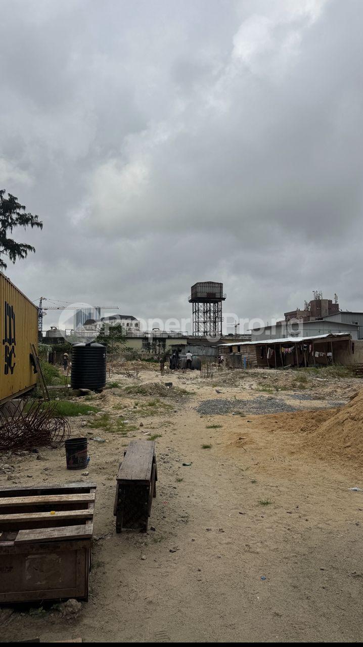 Land for sale Saka Tinubu, Victoria Island Lagos State. Saka Tinubu Victoria Island Lagos