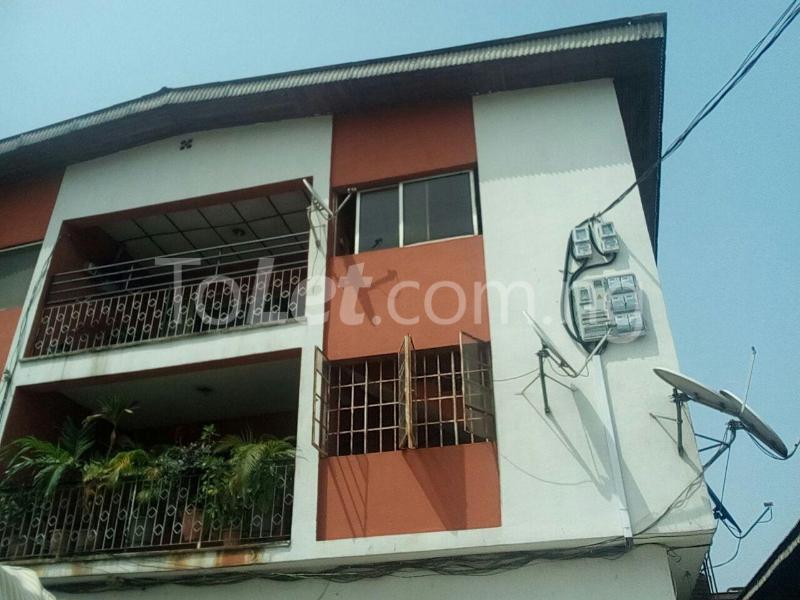 3 bedroom Flat / Apartment for rent Off Alhaji Jimoh Street Lagos