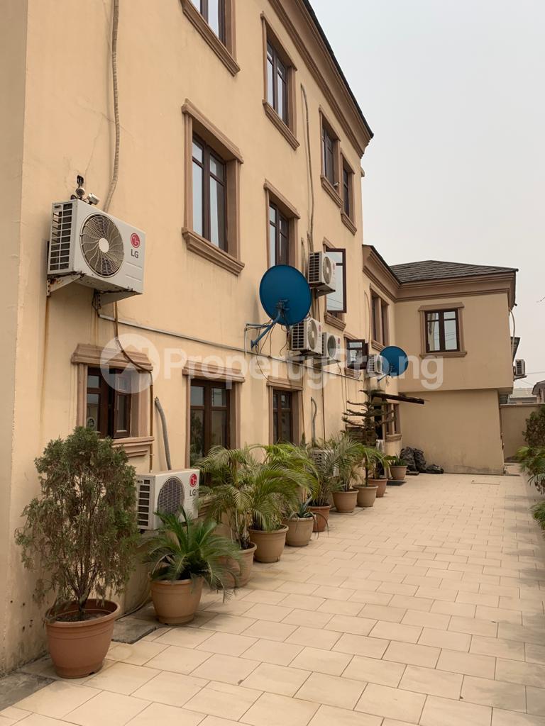 5 bedroom House for sale Remilekun Street Ogunlana Surulere Lagos