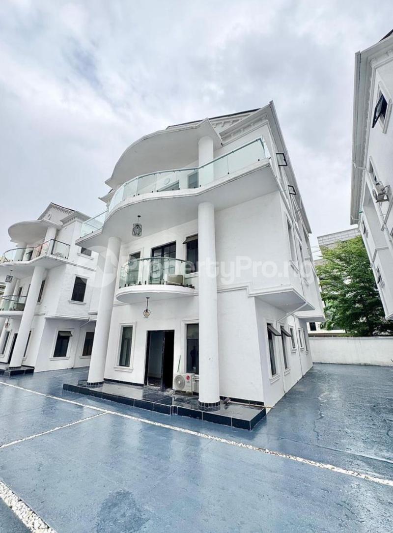 4 bedroom House for sale In A Secured And Serene Environment Banana Island Ikoyi Lagos