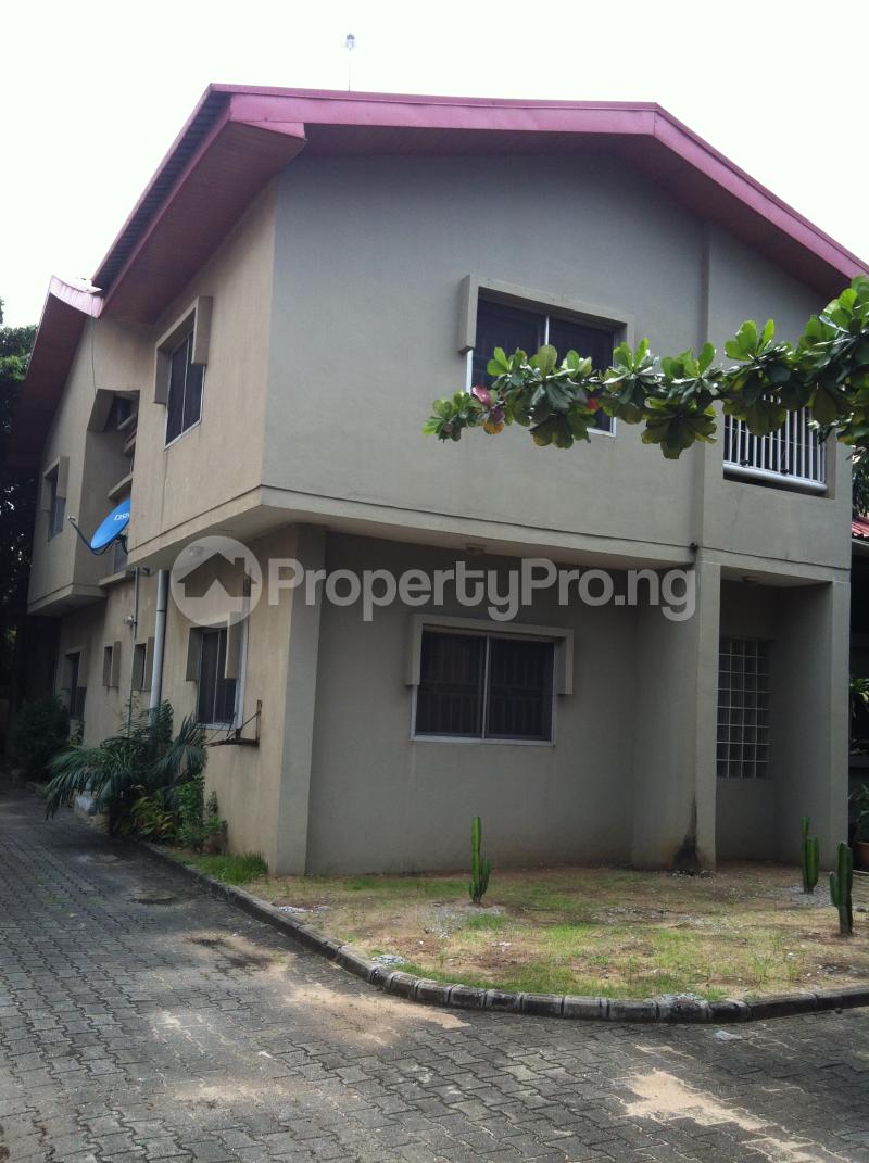 4 bedroom House for rent Within A Lovely Estate ONIRU Victoria Island Lagos