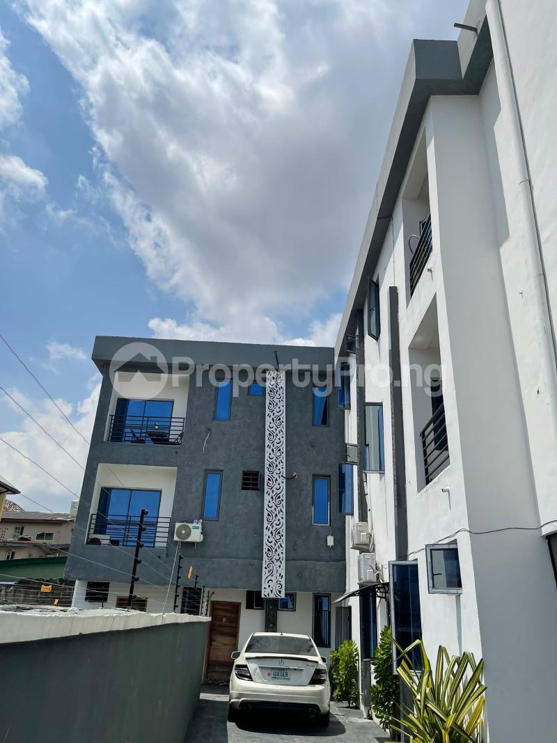 1 bedroom Flat / Apartment for sale Off Pedro Road Shomolu Shomolu Lagos