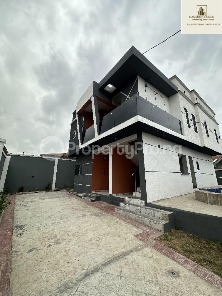 5 bedroom House for sale Olapade Estate, Behind Nnpc Filling Station, Ologuneru Junction Eleyele Ibadan Oyo