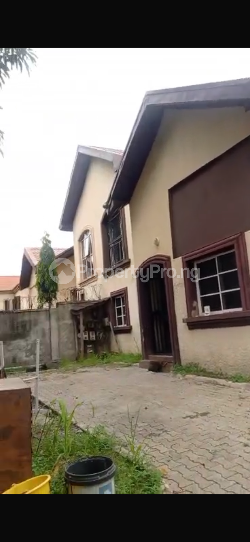 6 bedroom House for sale 6th Avenue Gwarinpa Abuja
