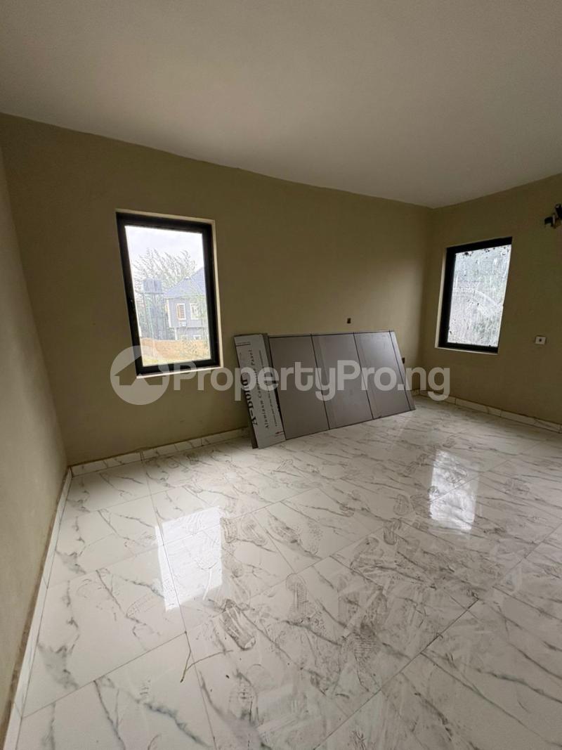 3 bedroom House for sale Ogunlana Surulere Lagos