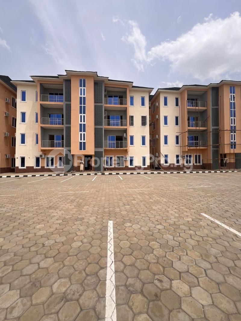 3 bedroom Flat / Apartment for rent With Good Road And Secured Environment. Katampe Main Abuja