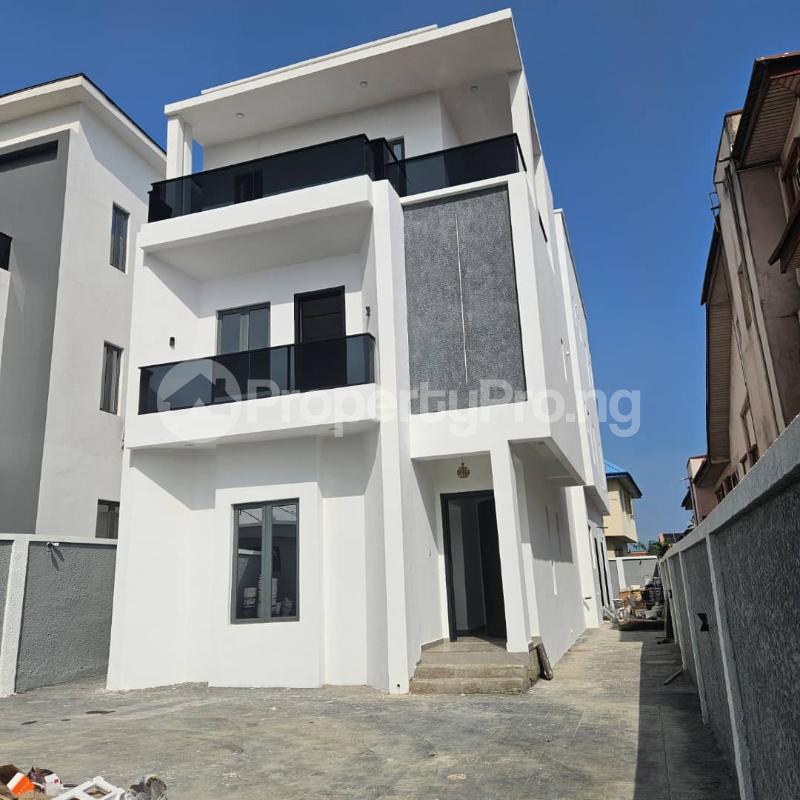 7 bedroom House for sale Within The Estate Omole phase 2 Ojodu Lagos