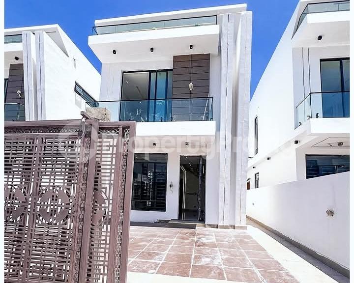 4 bedroom House for sale Orchid Road, Lekki Lagos