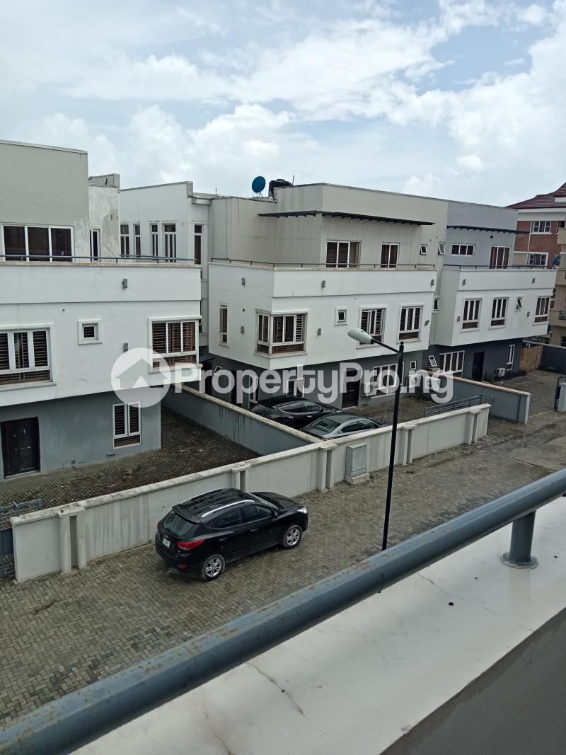 4 bedroom House for sale Behind Globe Motors Jakande Lekki Lagos