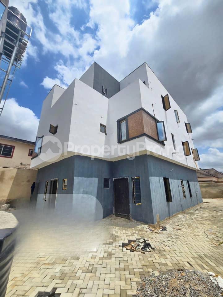 4 bedroom House for sale Within An Estate Anthony Village Maryland Lagos