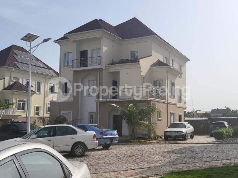 6 bedroom House for sale National Assembly Qt Apo Abuja