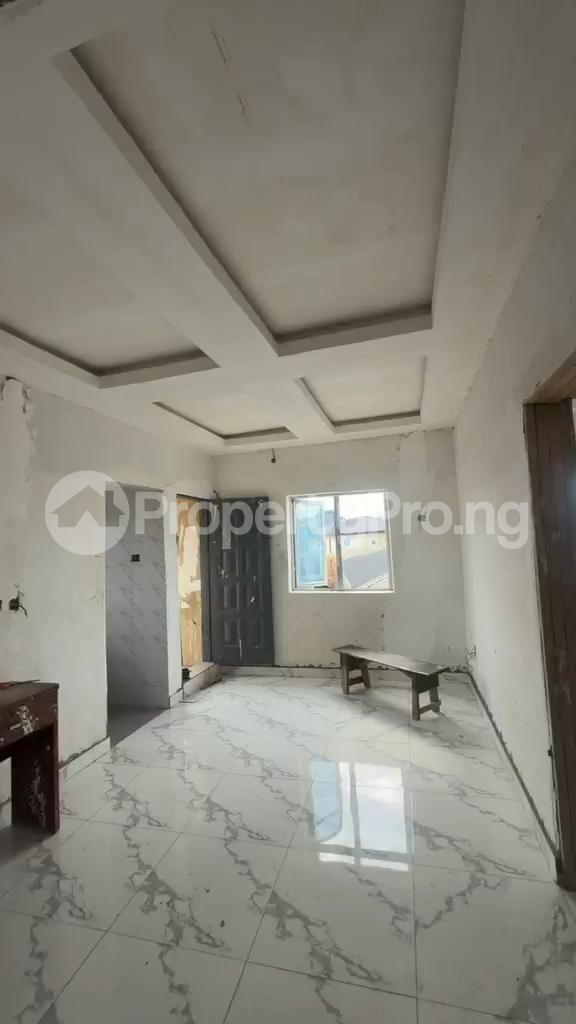 1 bedroom Flat / Apartment for rent Off Kayode Street, Onipanu, Lagos Shomolu Lagos