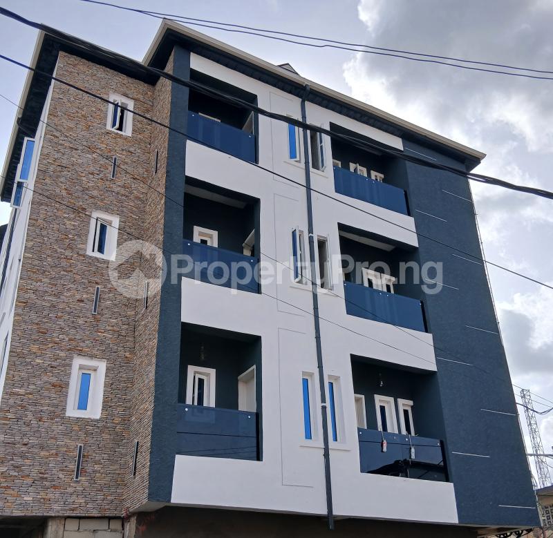 2 bedroom House for sale Off Commercial Avenue, Sabo Yaba Lagos