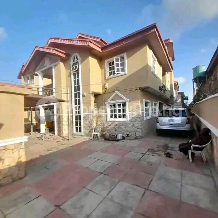 5 bedroom House for rent Akoka Yaba Lagos
