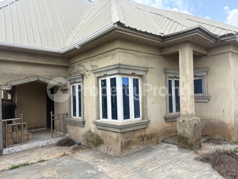 3 bedroom House for sale Behind Butoal Filling Station, Few Minutes To Major Tarred Road Omi Adio Ibadan Oyo