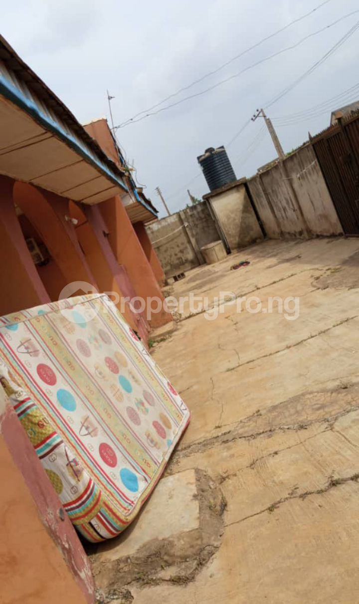 1 bedroom Flat / Apartment for rent Olodo Bank Area, Iyana Church Ibadan Oyo
