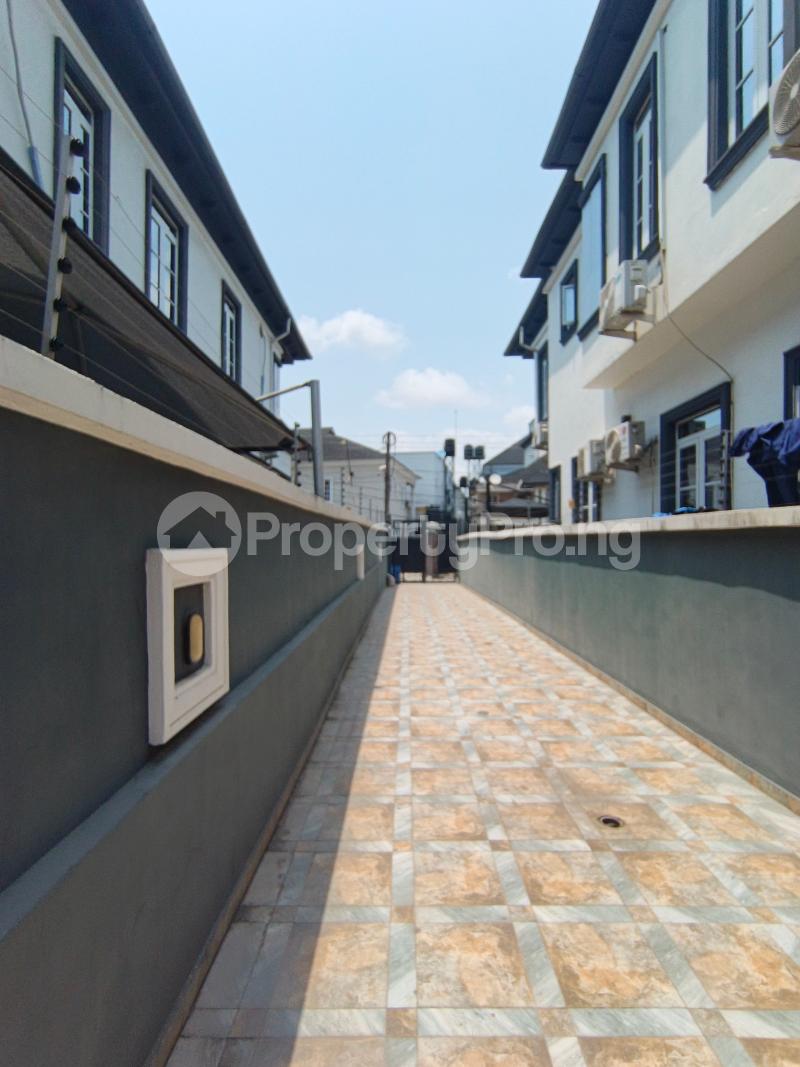 Flat / Apartment for rent By Shoprite Road, After Osapa Osapa london Lekki Lagos