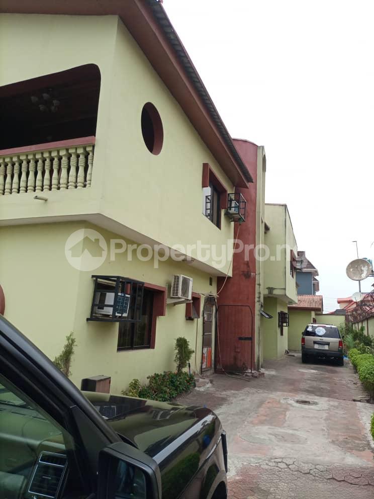 6 bedroom House for sale Adeola Medina Gbagada Lagos