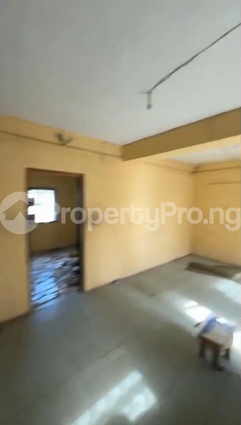 3 bedroom Flat / Apartment for rent Off Shipeolu Road, Shomolu Lagos