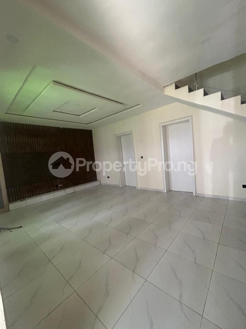 4 bedroom House for rent Along Mobil Road Ilaje Ajah Lagos