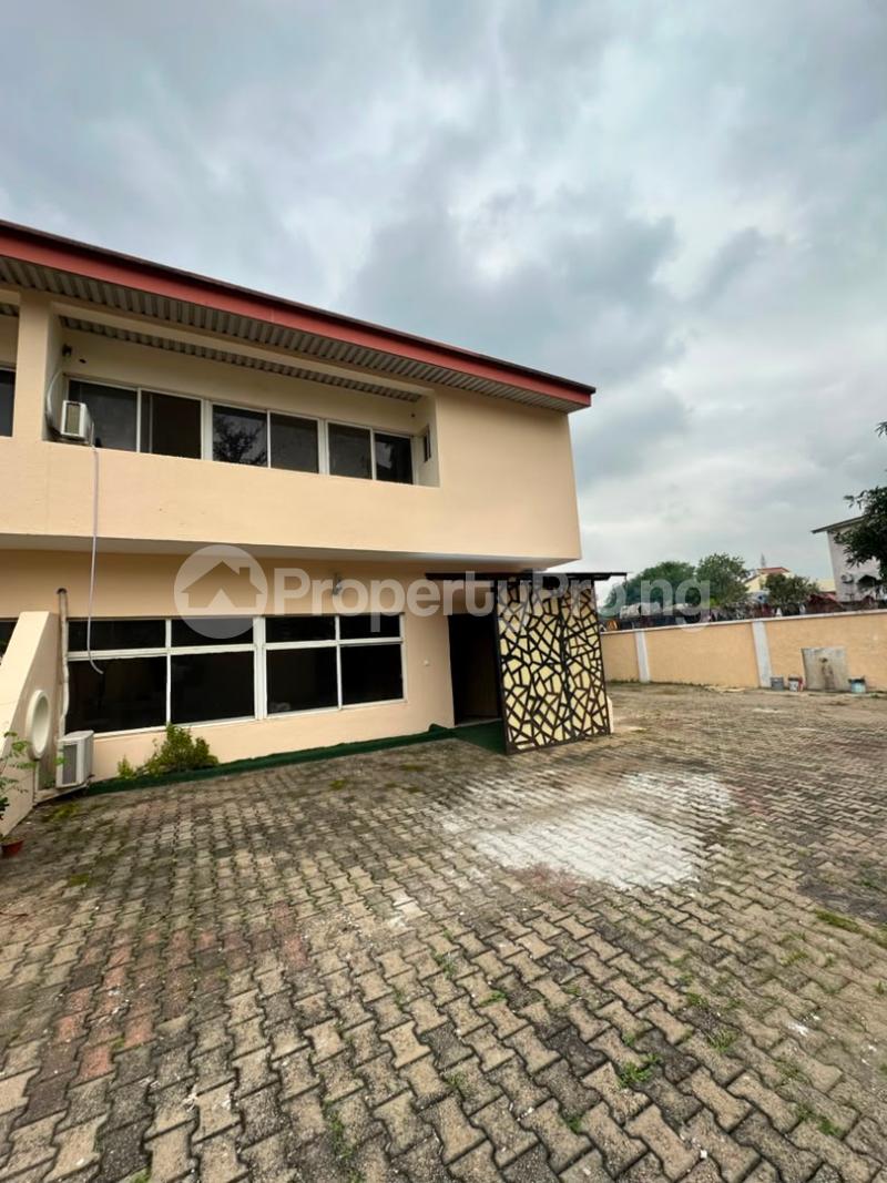 3 bedroom House for rent Off Ibb Way. Maitama Abuja