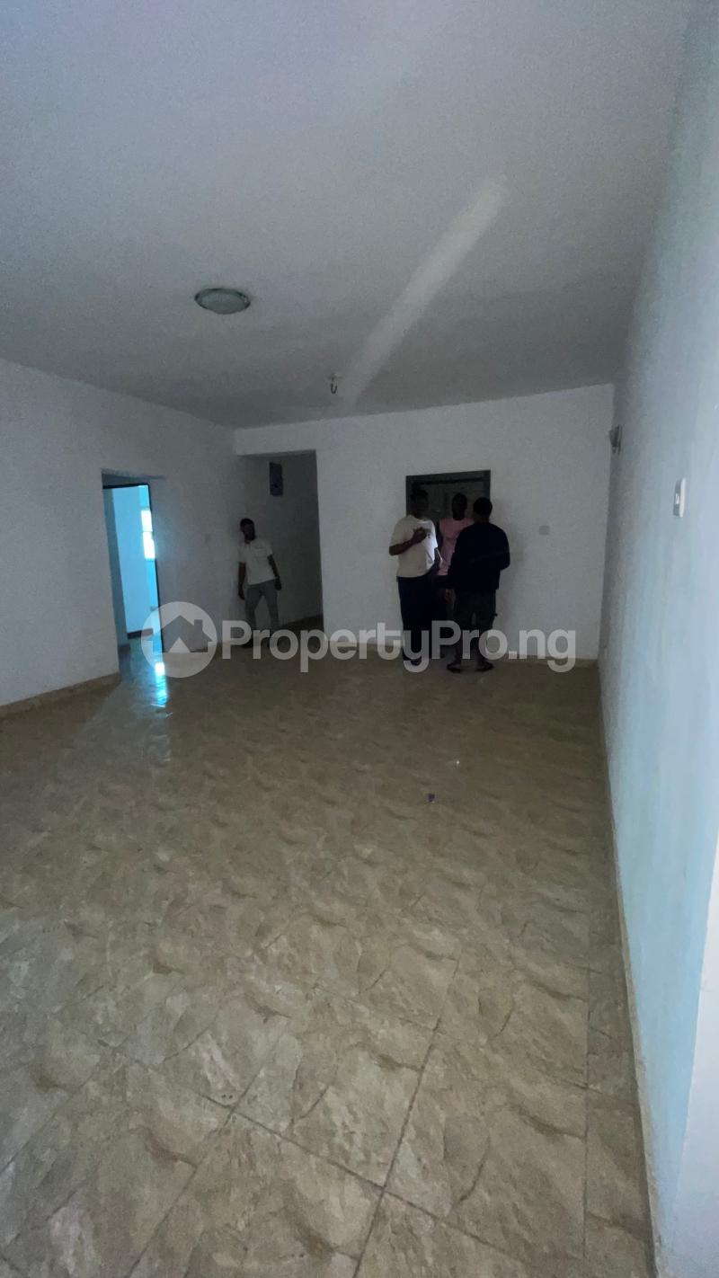 2 bedroom House for rent Along Mobil Road, Ilaje Ajah Lagos