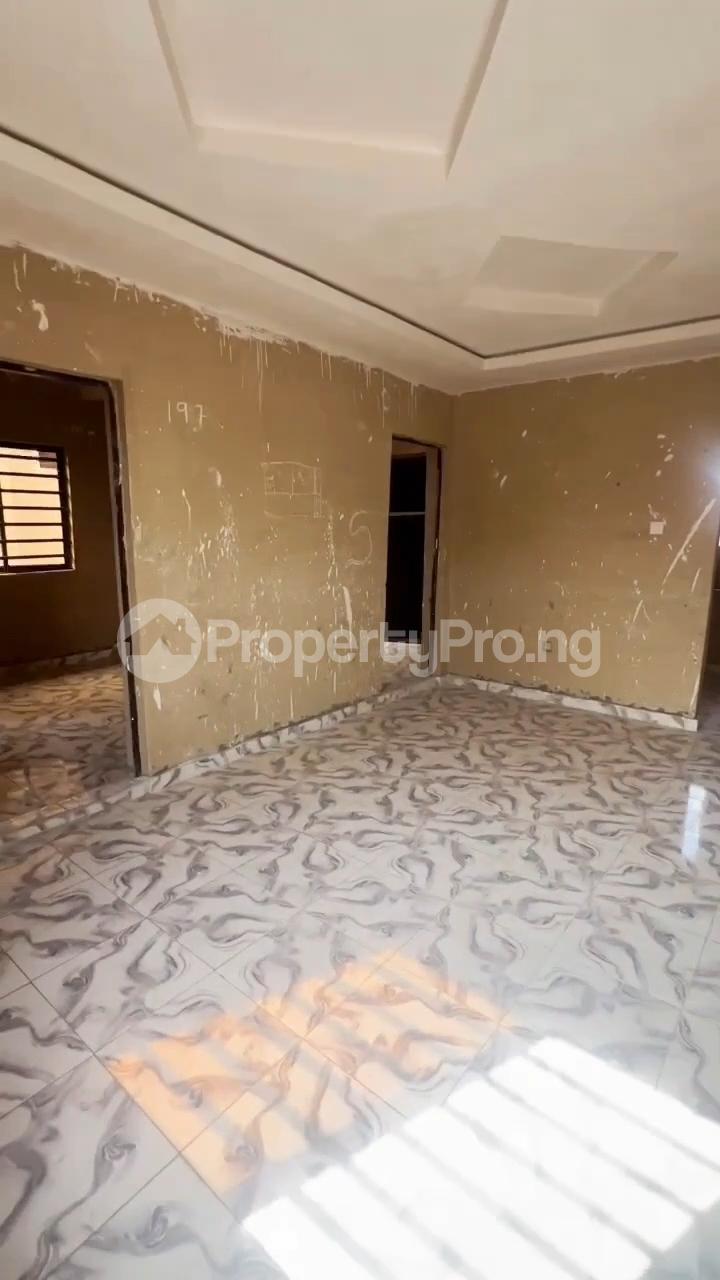 2 bedroom Flat / Apartment for rent Off Pedro Road, Shomolu, Lagos Shomolu Lagos