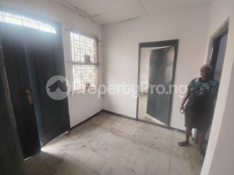 3 bedroom Flat / Apartment for rent Alagomeji,yaba,lagos Yaba Lagos - 0