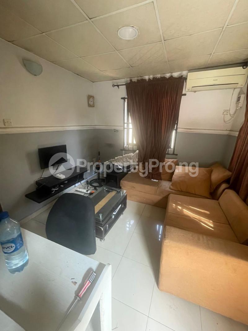 1 bedroom Flat / Apartment for rent Desmond Estate Alagomeji Yaba Lagos