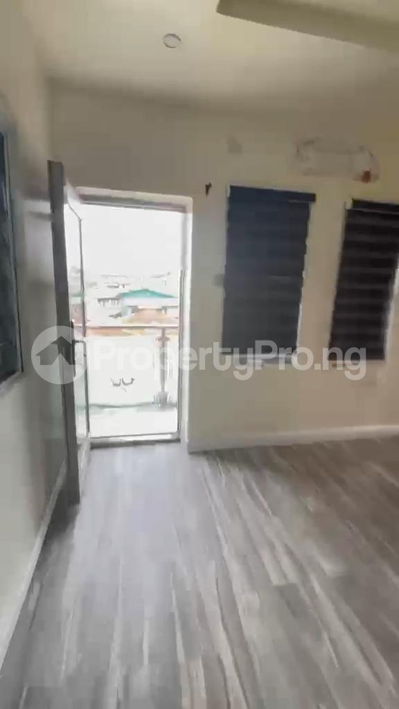 1 bedroom Flat / Apartment for rent Off Pedro Road, Shomolu, Lagos Shomolu Lagos