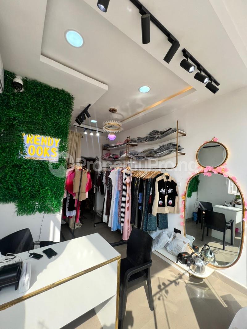 Commercial Property for rent 4th Avenue ( Jamilia Plaza) Gwarinpa Abuja