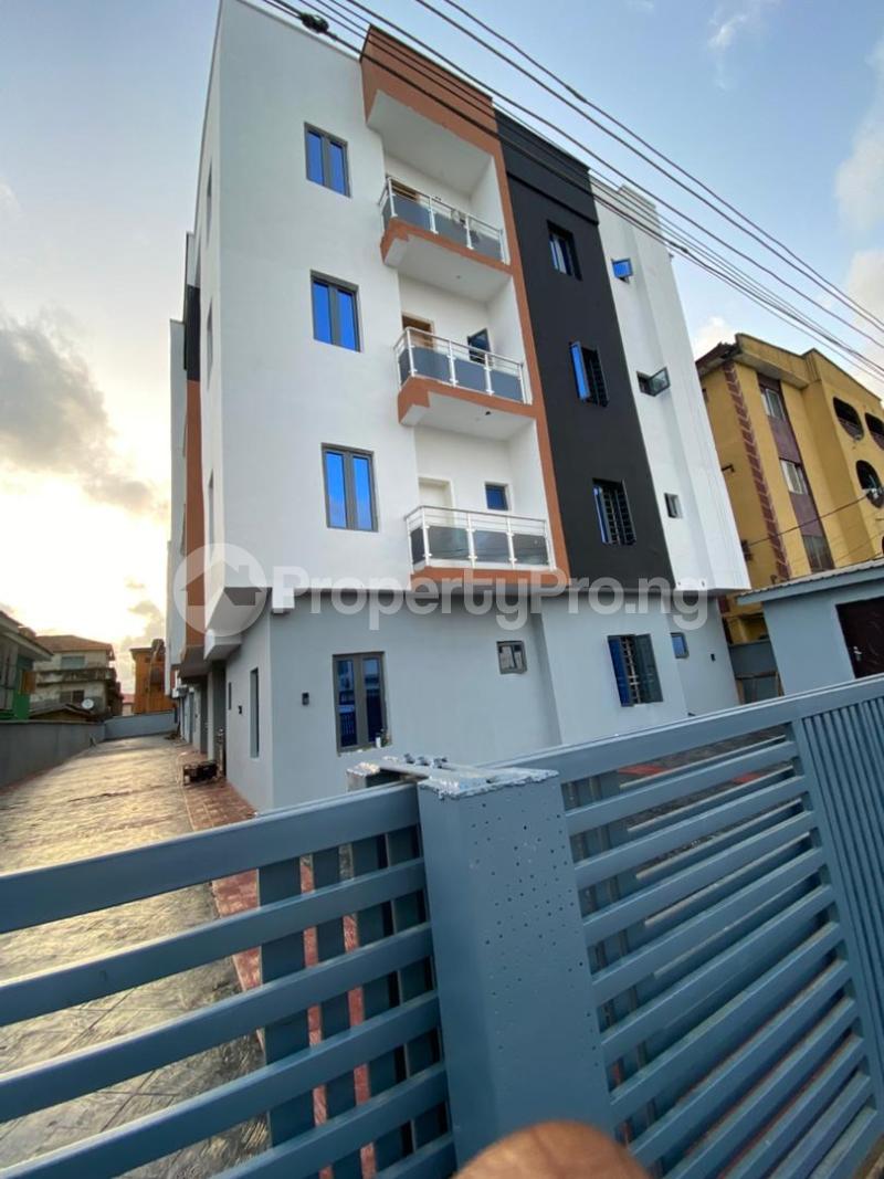 3 bedroom Flat / Apartment for sale Surulere Lagos