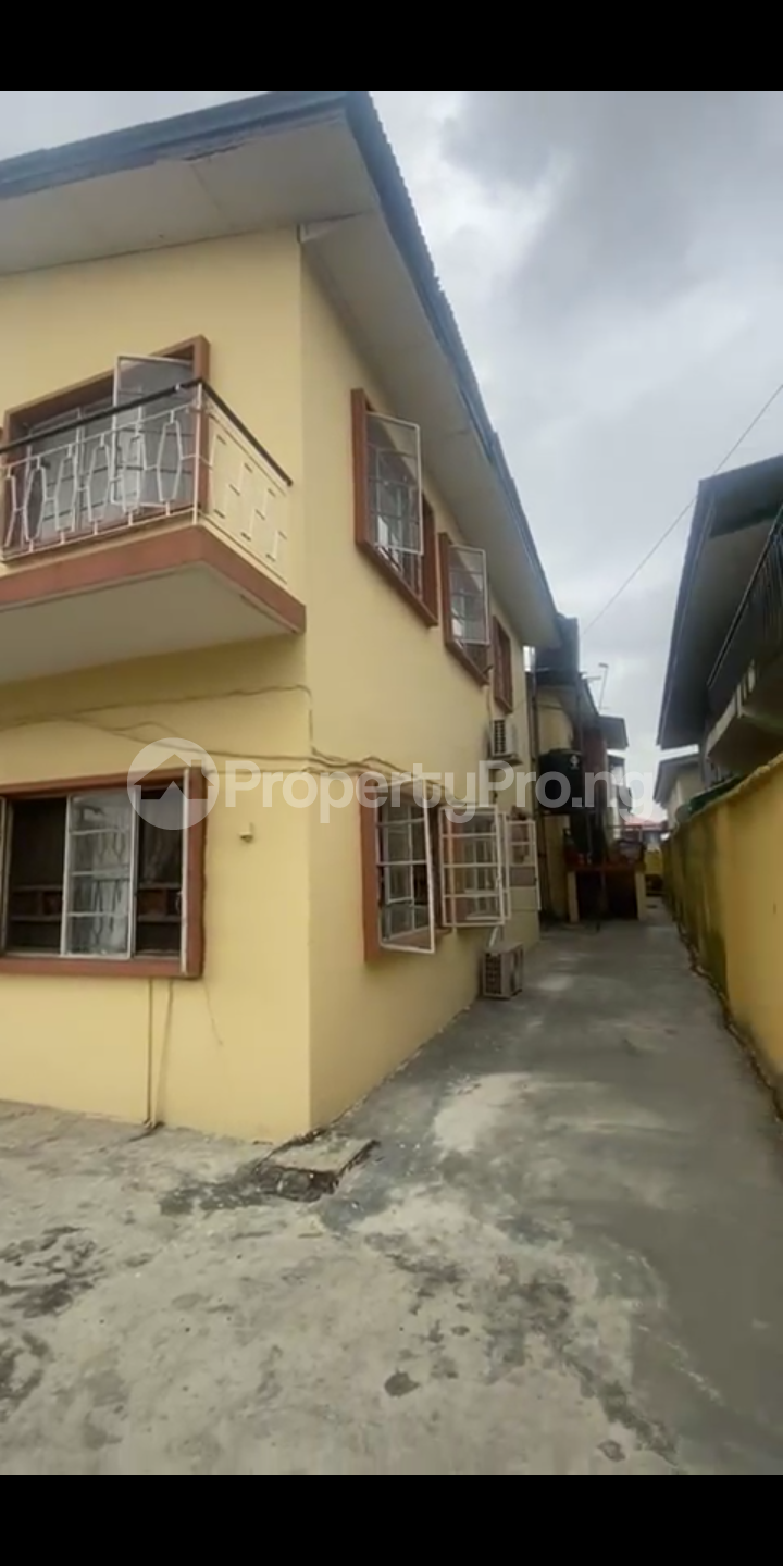 House for sale At Abiona Close Off Falolu Street, Surulere Vent Masha Surulere Lagos