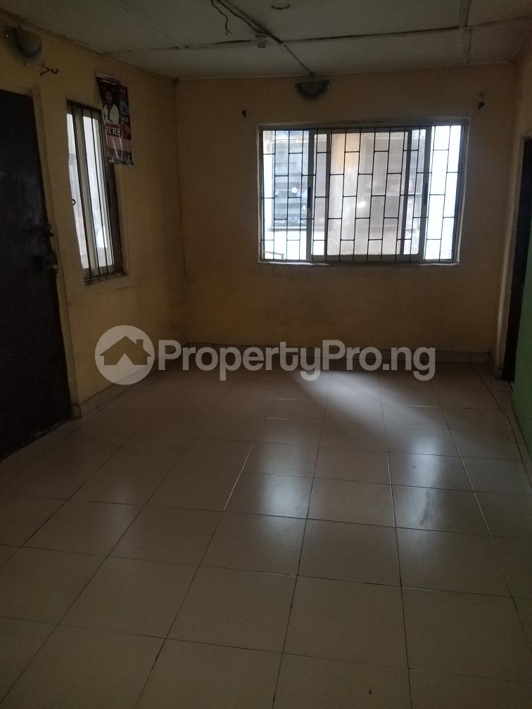 2 bedroom House for rent Oluwakemi Street, Off Kayode Street Onipanu Shomolu Lagos