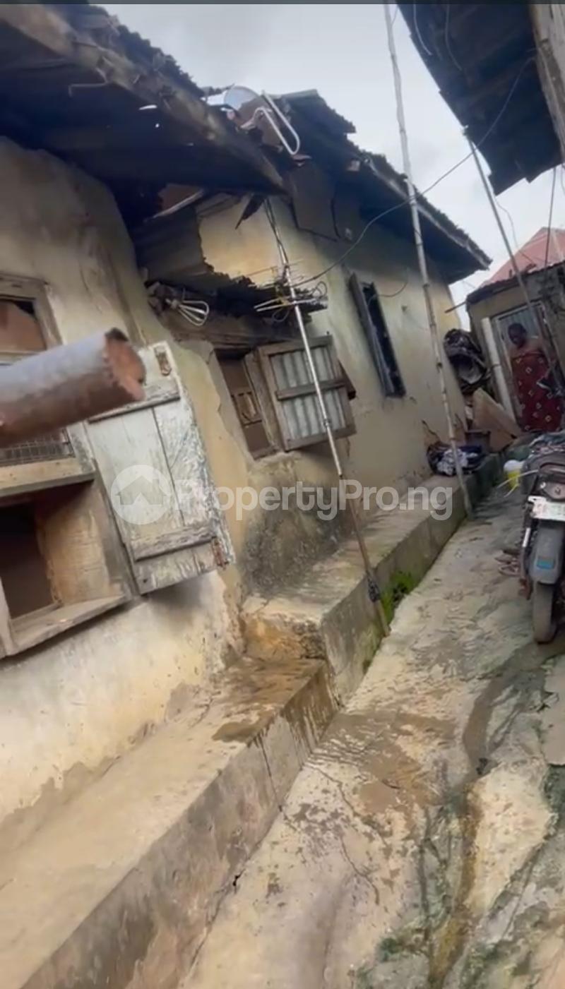 Land for sale Close To Unilag And Yaba Tech School Abule-Ijesha Yaba Lagos - 1