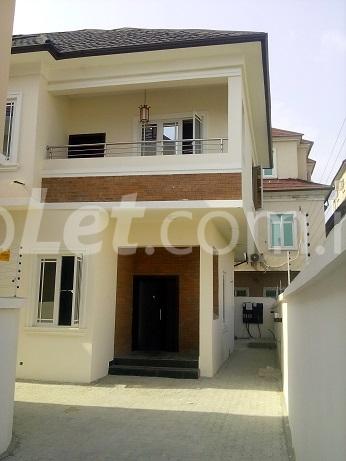 5 bedroom House for rent Tosin Adelowo Street Agungi Lekki Lagos