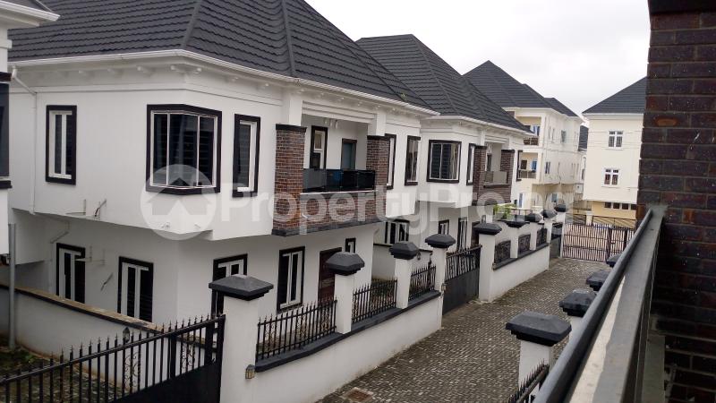 5 bedroom House for sale In A Gated Driveway At Osapa London Lekki Osapa london Lekki Lagos