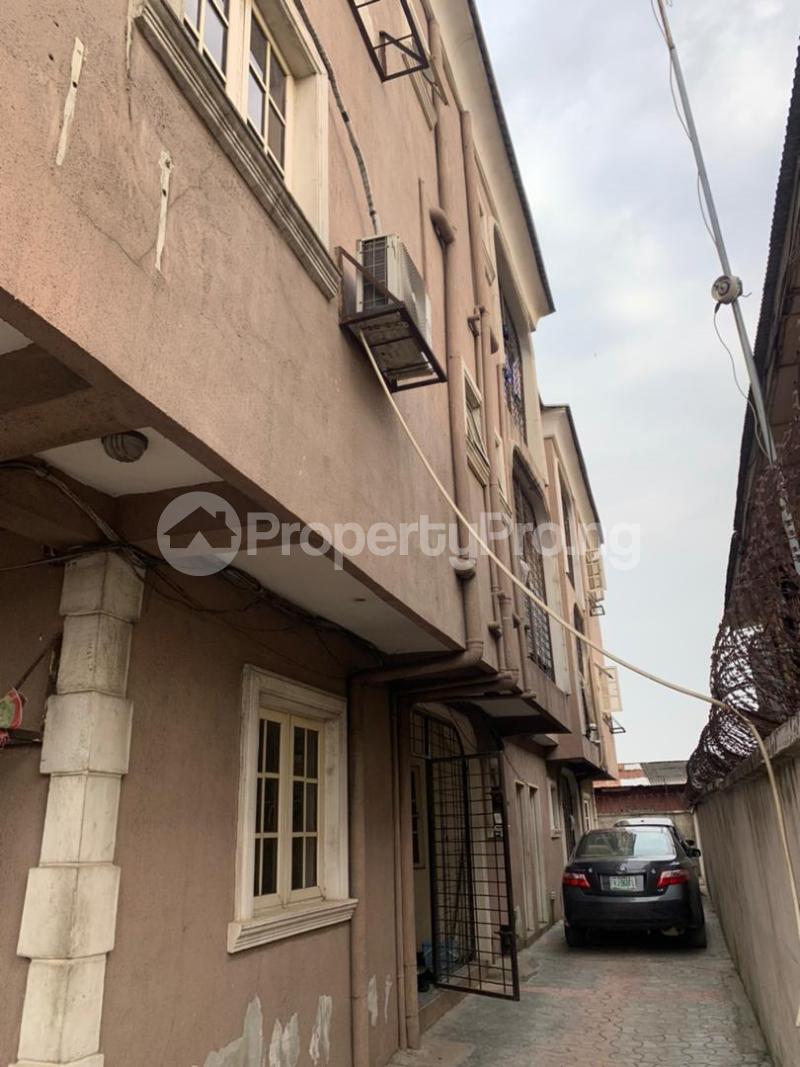 3 bedroom Flat / Apartment for rent Off Iwaya Road Iwaya Yaba Lagos