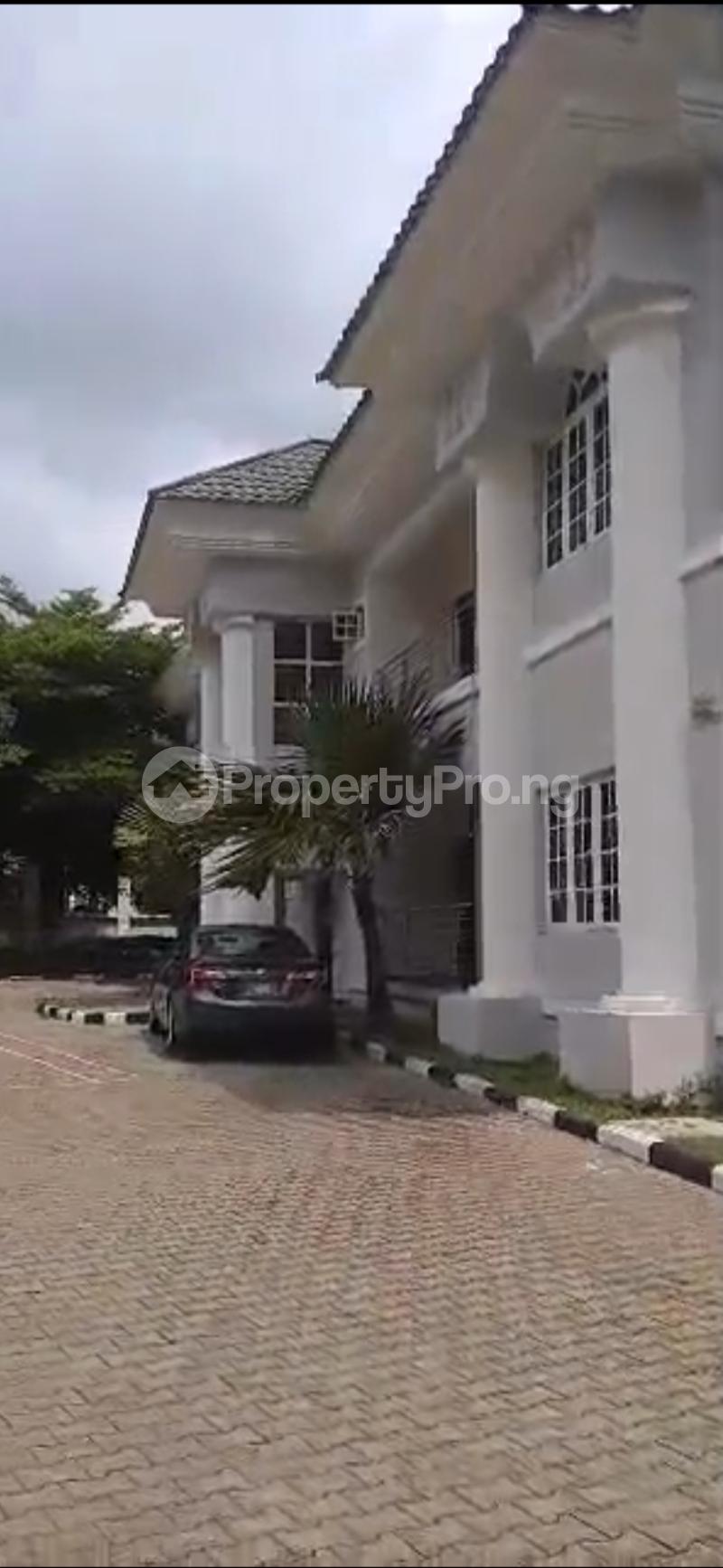 3 bedroom Flat / Apartment for rent Close To Iom Office. ( Video Is Available) Asokoro Abuja