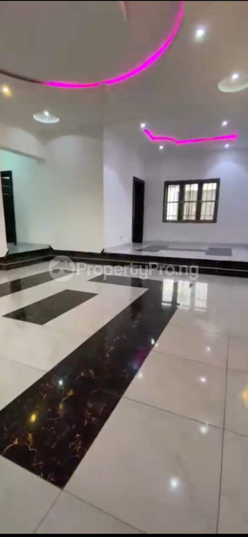 3 bedroom Flat / Apartment for rent Off Gilmore Road. ( Video Is Available) Jahi Abuja