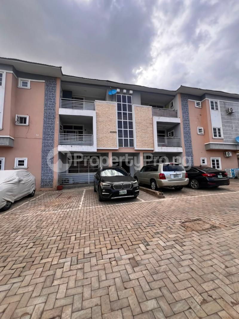 3 bedroom Flat / Apartment for rent Off Ameyo Adadevoh Road. ( Video Is Available) Jahi Abuja
