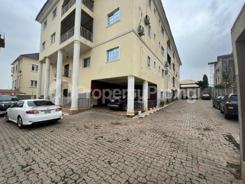 4 bedroom House for rent Jahi District(access Road Is Very Tarred), Jahi Abuja