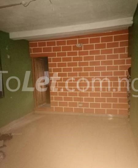 2 bedroom Flat / Apartment for rent Onipanu Axis Jibowu Yaba Lagos - 2