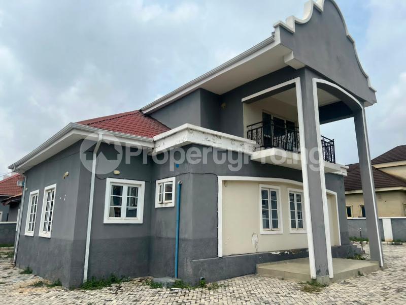 3 bedroom House for rent Lavista Estate. Access Road Is Tarred. Galadimawa Abuja