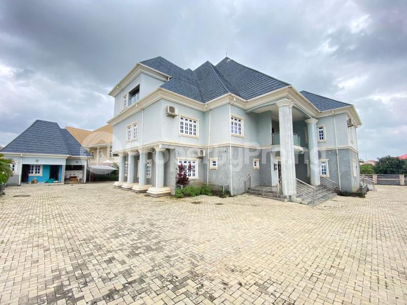 9 bedroom House for rent Jahi District(access Road Is Very Tarred) Jahi Abuja
