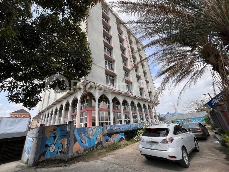 Commercial Property for rent Murtala Mohammed Way, Jibowu Yaba Lagos