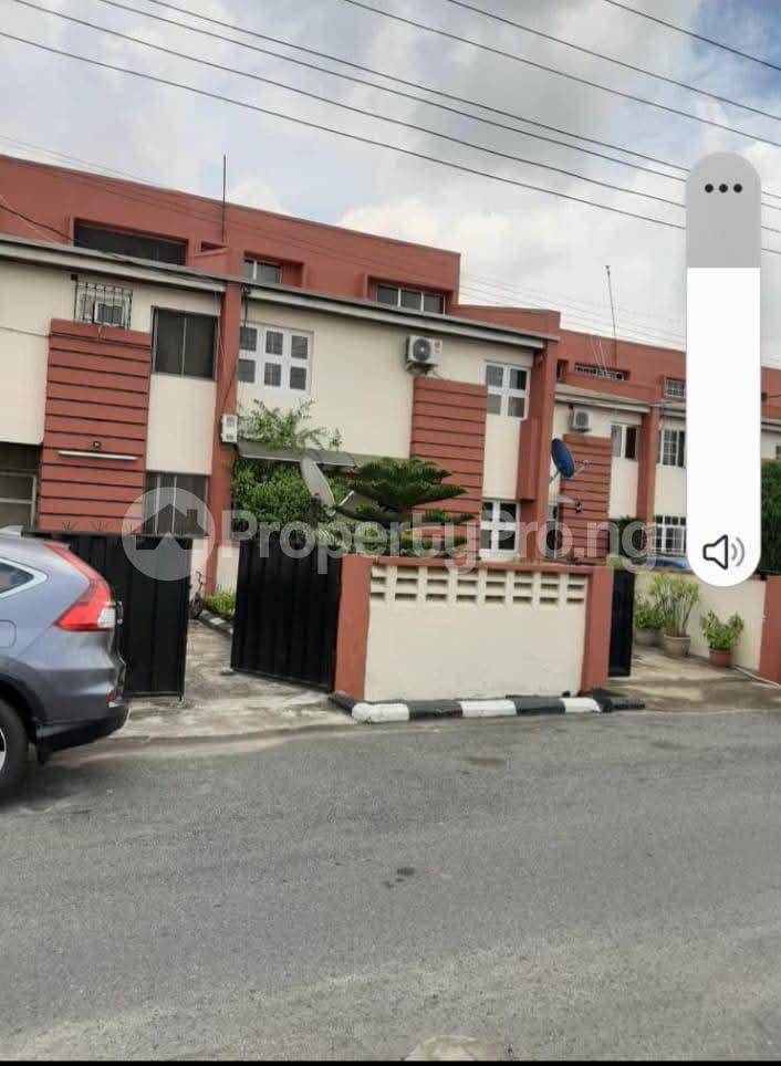 3 bedroom House for sale Jaijudeen Olarewaju, Yaba Lagos