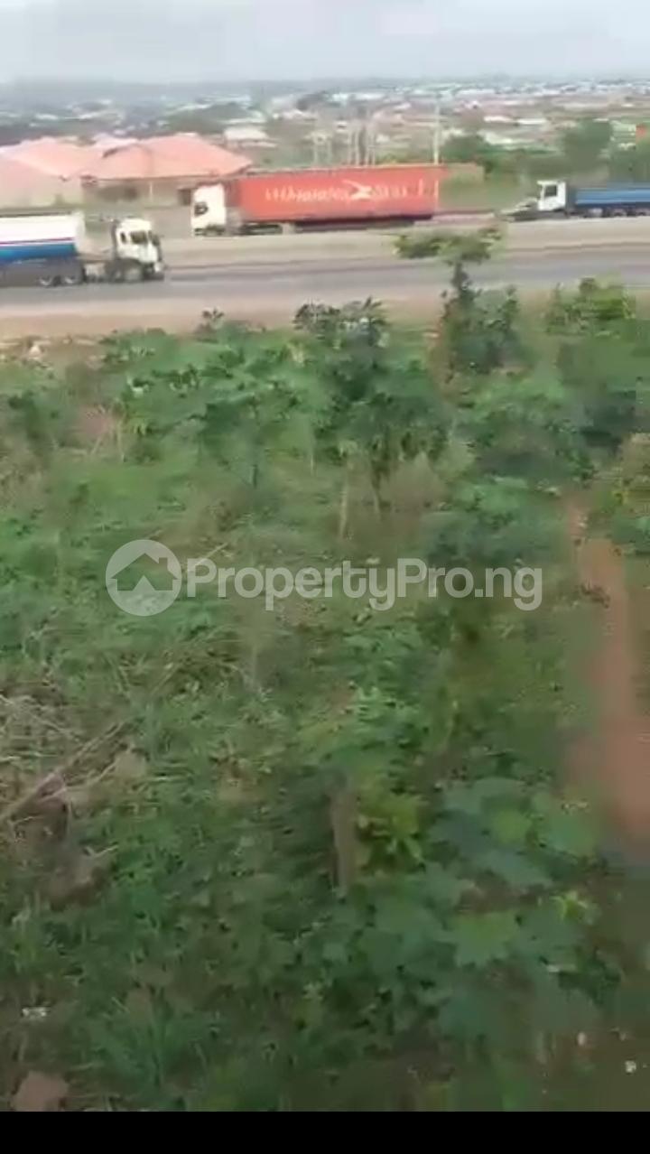 Land for sale Lagos Ibadan Express Way Ibadan Oyo - 0